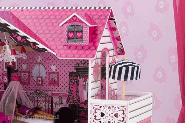 Leuk balkon met parasol.