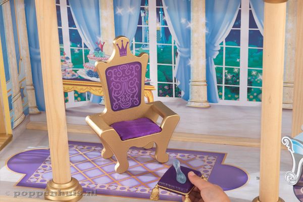 Waar is haar andere muiltje gebleven?