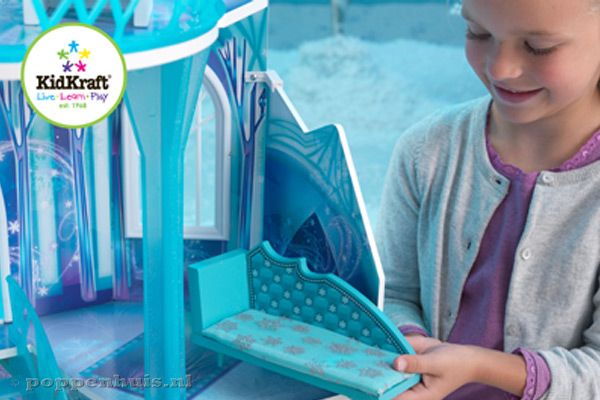 5 verschillende ruimten met meubeltjes.